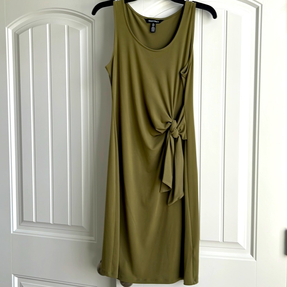 Closet clear out! 🎉Ellen Tracy dress size small. 90% off retail final price.